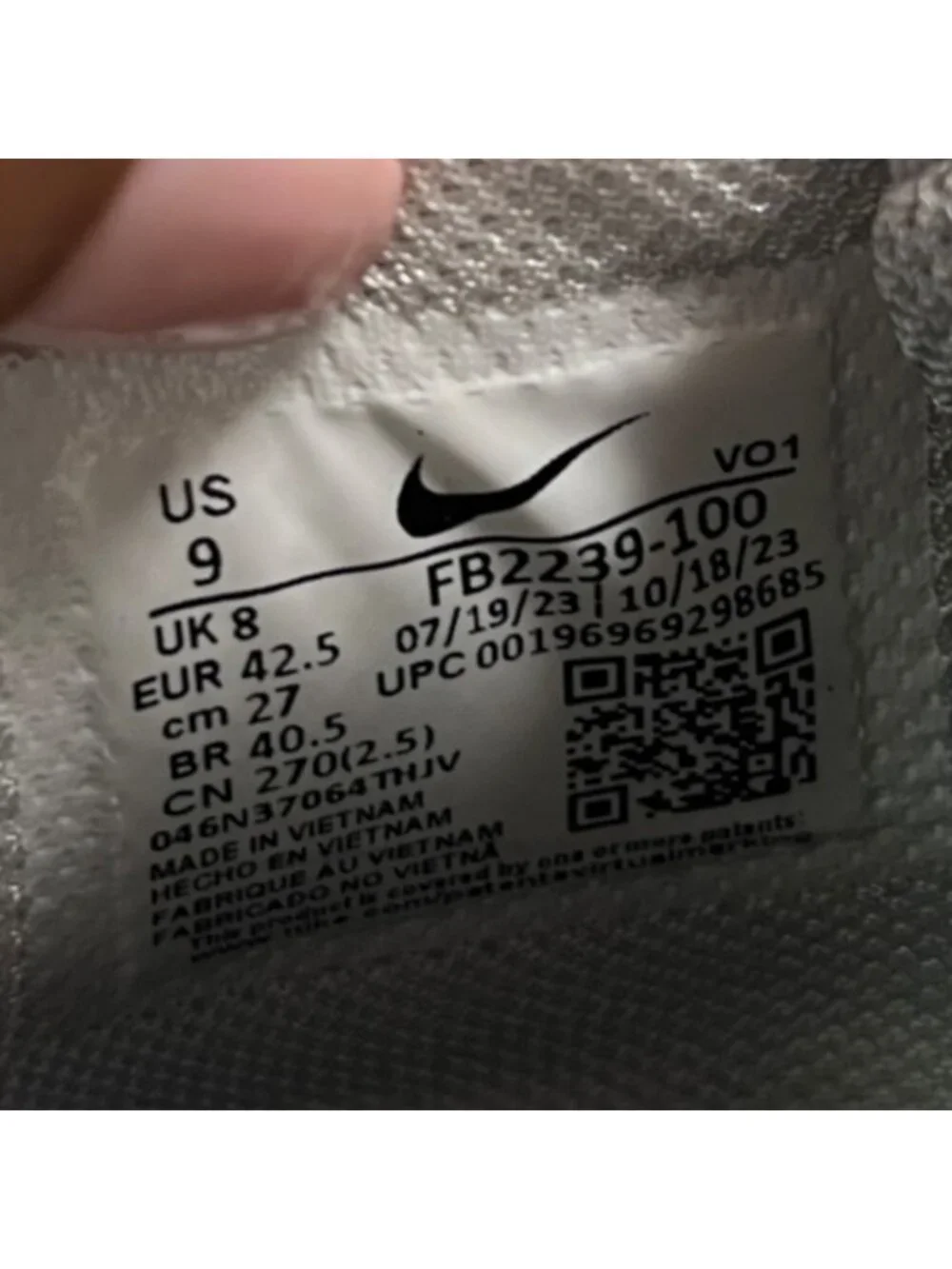 Nike LeBron Witness 8 Mens Size 9 White Smoke Gray Basketball Shoes Sneakers